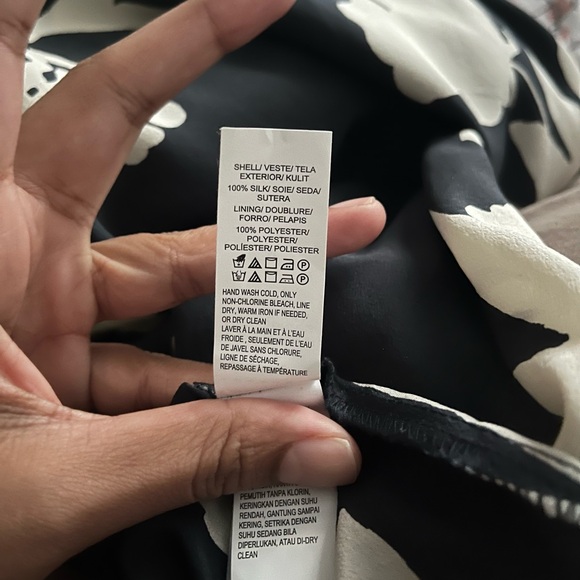 Beautiful silk halter neck maxi dress - Picture 6 of 6